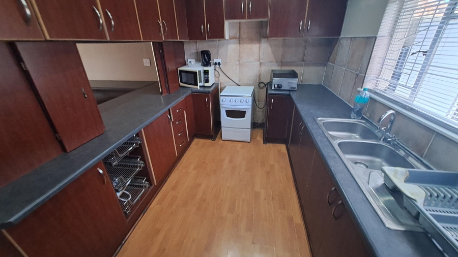 5 Bedroom Property for Sale in Brandwag Free State